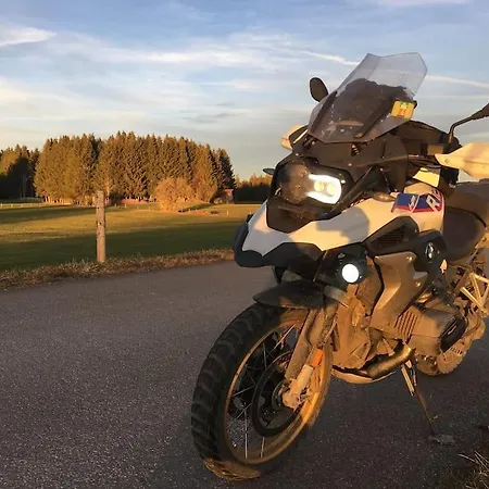 Nordgrat - Buxacher Strasse 23 + Motorradvermietung Apartment